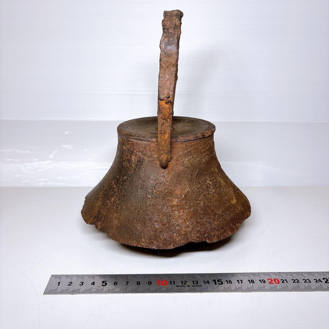 骨董品 南部有坂造　富士形鉄瓶 花草絵図 南部鉄瓶 南部鉄器 在銘 名匠